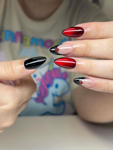 She didn’t want fall nails and I don’t blame her: Gel-X and Chrome & Cat-Eye nails by Evil With Elegance, Miami
