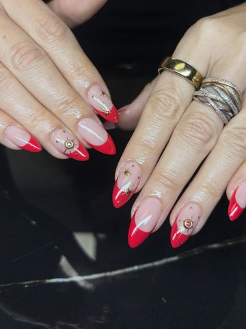Another star set: Gel-X and Chrome & Cat-Eye nails by Evil With Elegance, Miami
