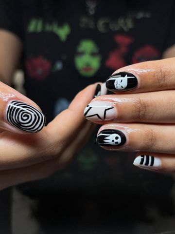 Soul eater nails: Spooky and Character & Anime nails by Evil With Elegance, Miami