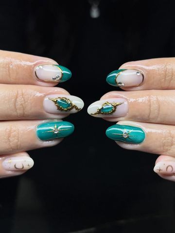 Cruise ready: Chrome & Cat-Eye and Seasonal nails by Evil With Elegance, Miami